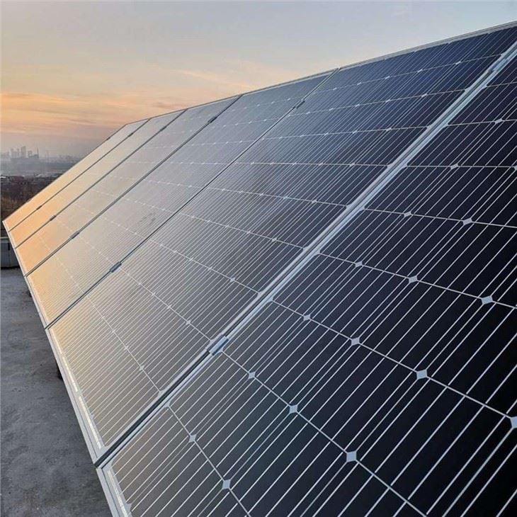 Sistema de panells fotovoltaics solars